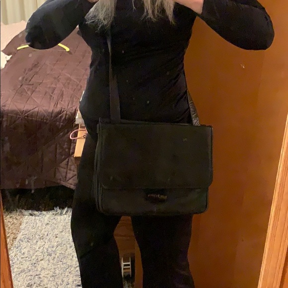 Leather black bag. Small imperfection on closure. - Picture 8 of 8